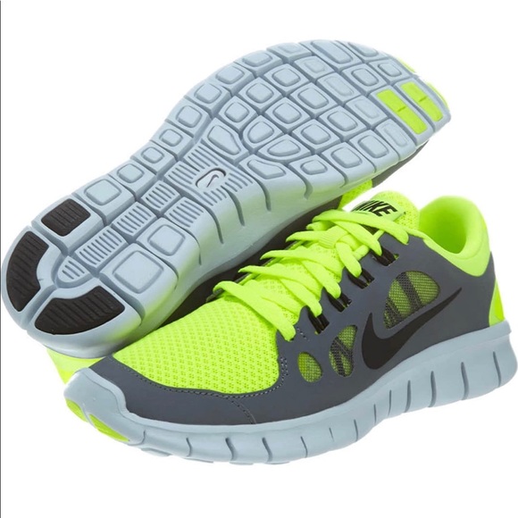 Kid’s Nike Free 5.0 Running Shoe - Picture 2 of 4